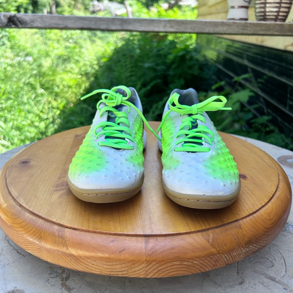 MagistaX Onda II IC Soccer Shoes Kids Size 3.5Y Platinum Green Nike - Picture 2 of 8
